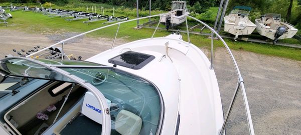 Bayliner 2052 Trophy Walkaround image
