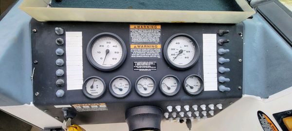 Bayliner 2052 Trophy Walkaround image