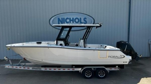 Robalo R270 