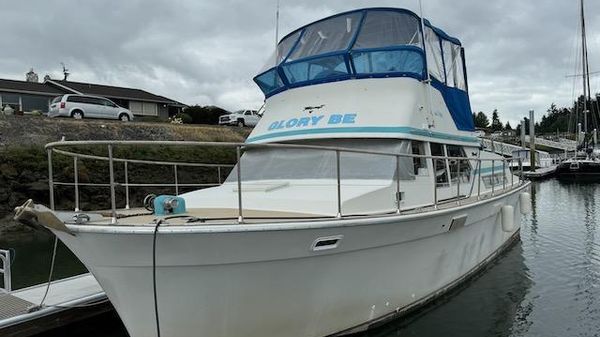 Tollycraft 40 Tri-Cabin 