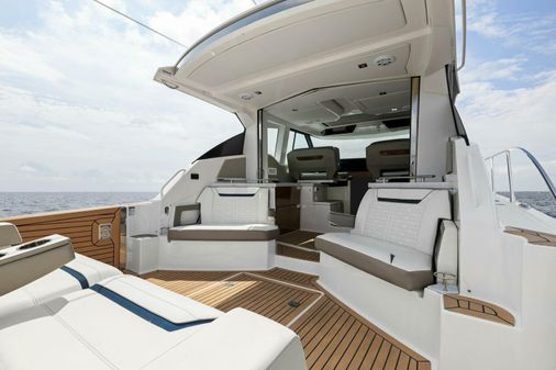 Tiara Yachts 43 LE image