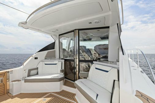 Tiara Yachts 43 LE image