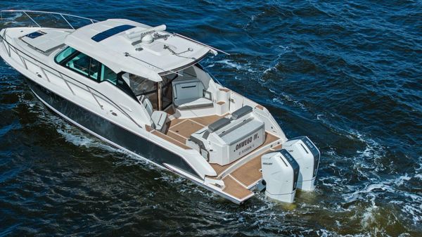 Tiara Yachts 43 LE image