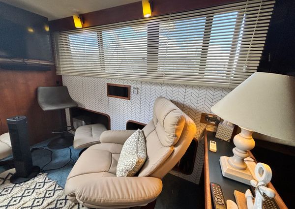 Carver 3607 Aft Cabin image