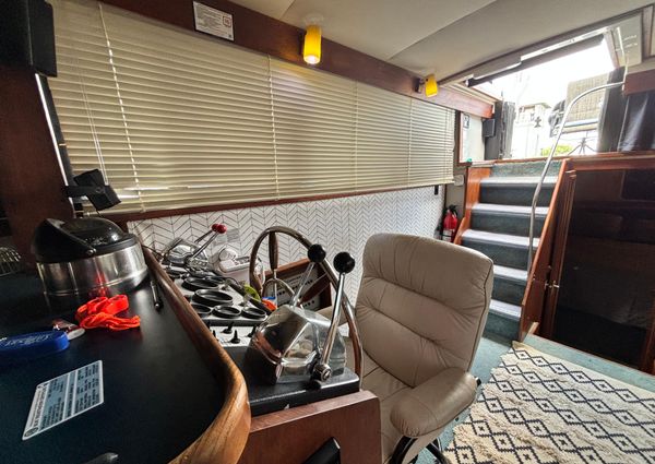 Carver 3607 Aft Cabin image