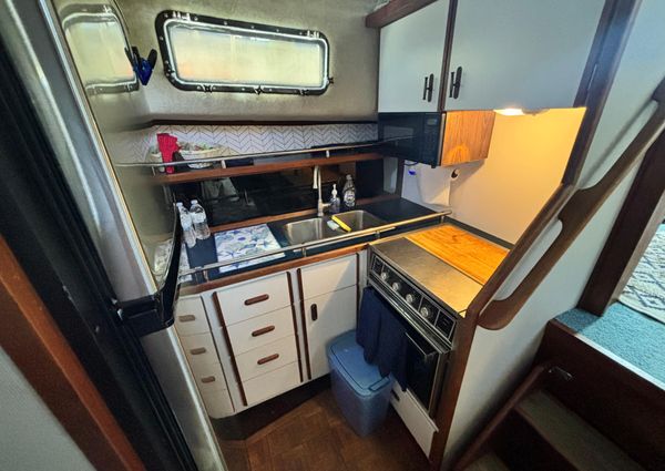 Carver 3607 Aft Cabin image