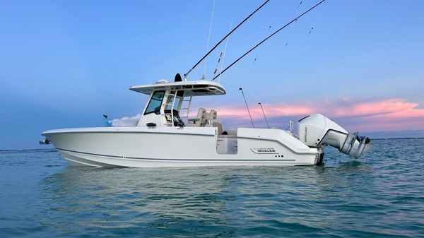 Boston Whaler 330 Outrage 