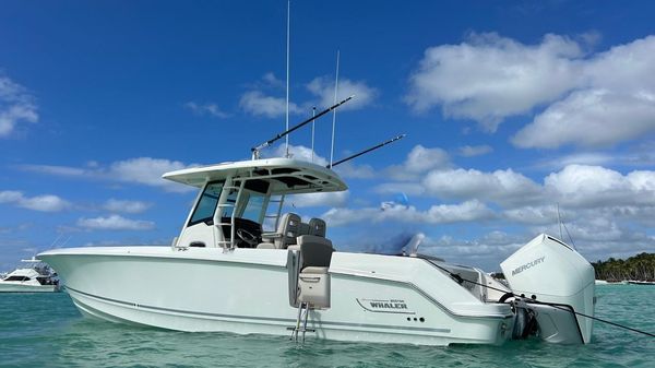 Boston Whaler 330 Outrage 