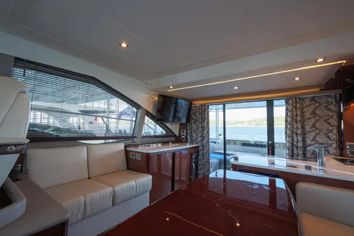 Sea Ray Fly 460 image