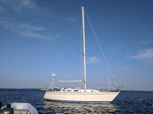 Pearson 33-2 - main image