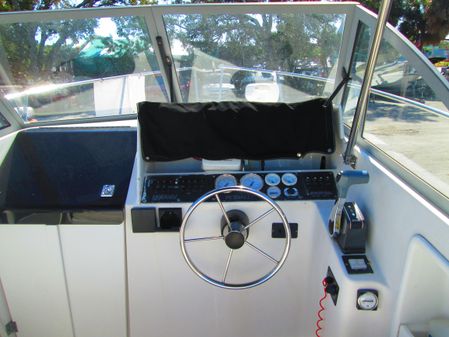 Robalo 2140 Walkaround image