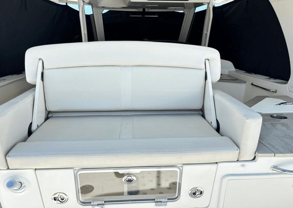 Boston Whaler 350 Realm image