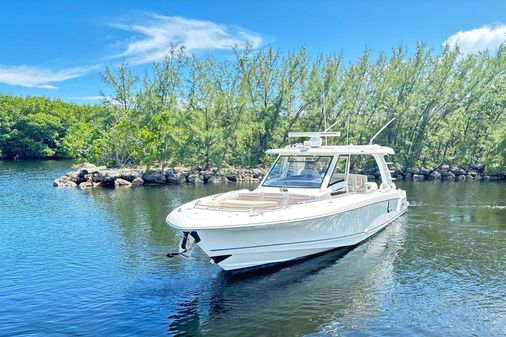 Boston Whaler 350 Realm image