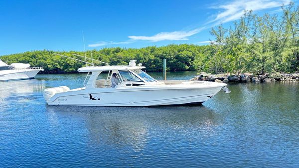 Boston Whaler 350 Realm 