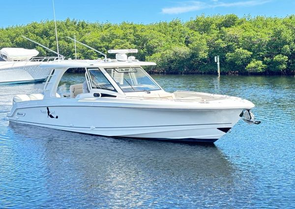 Boston Whaler 350 Realm image