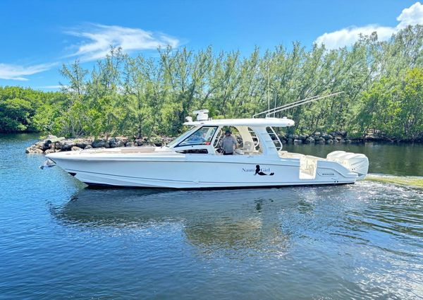 Boston Whaler 350 Realm image