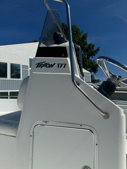 Sea Hunt Triton 177 image