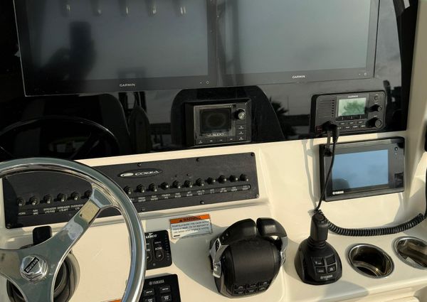 Cobia 320 Center Console image