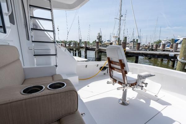 Hatteras GT-54 image