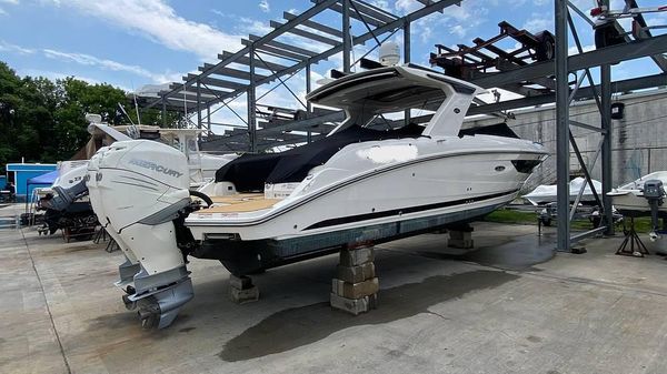 Sea Ray SLX 350 Outboard 