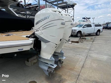 Sea Ray SLX 350 Outboard image