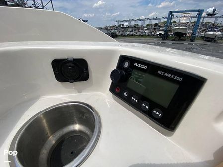 Sea Ray SLX 350 Outboard image