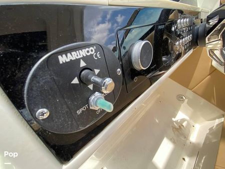 Sea Ray SLX 350 Outboard image