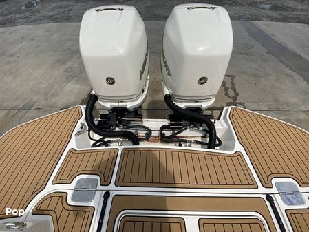 Sea Ray SLX 350 Outboard image