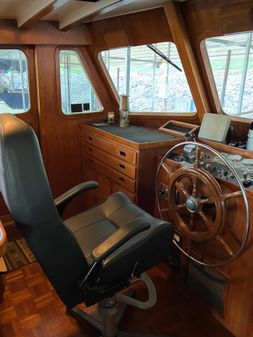 DeFever 49 Pilothouse image