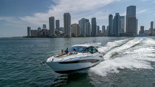 Galeon 425 HTS 