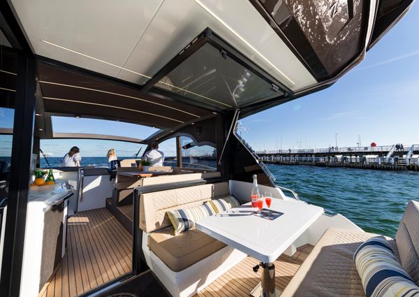 Galeon 425 HTS image