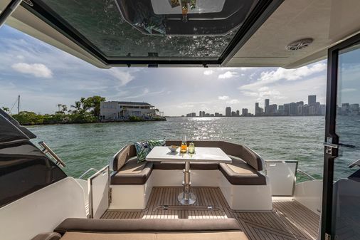 Galeon 425 HTS image