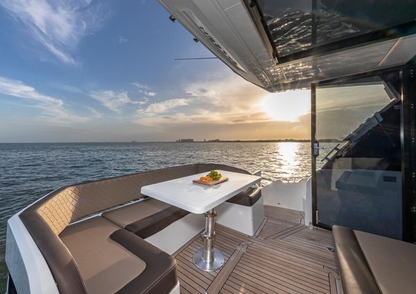 Galeon 425 HTS image