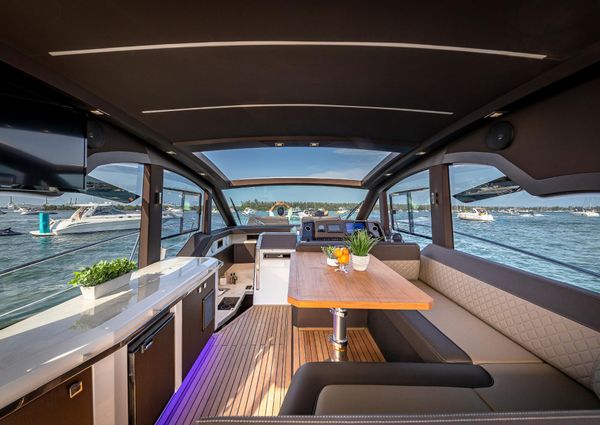 Galeon 425 HTS image