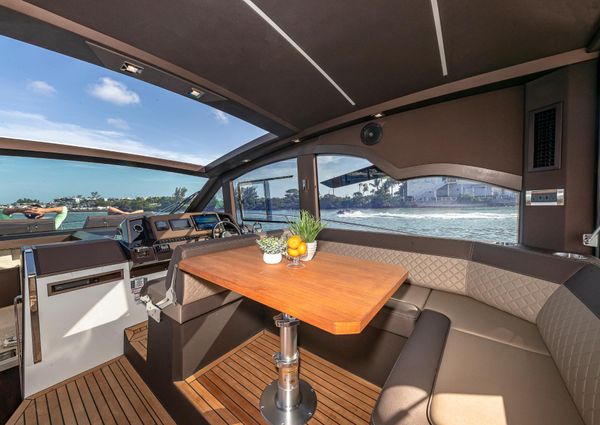 Galeon 425 HTS image