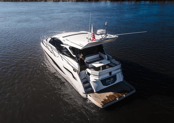 Galeon 425 HTS image