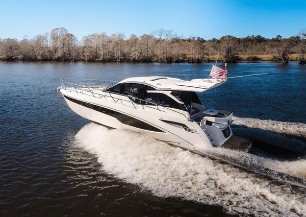 Galeon 425 HTS image