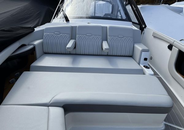 Sea Ray 370 Sundancer Outboard image