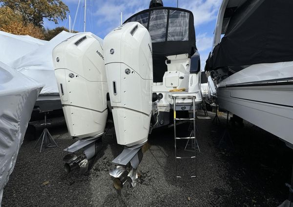 Sea Ray 370 Sundancer Outboard image