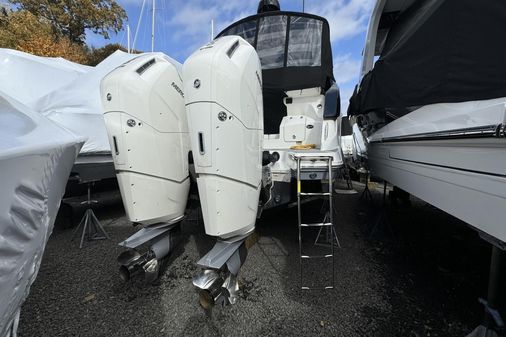 Sea Ray 370 Sundancer Outboard image