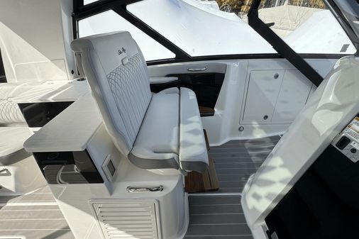 Sea Ray 370 Sundancer Outboard image