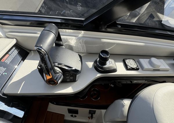 Sea Ray 370 Sundancer Outboard image