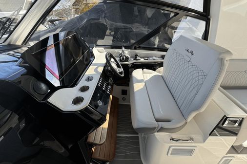 Sea Ray 370 Sundancer Outboard image