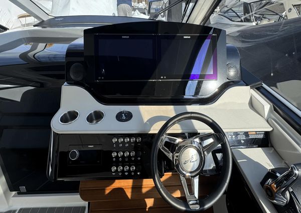 Sea Ray 370 Sundancer Outboard image