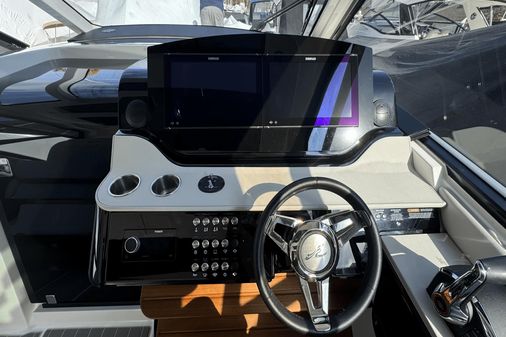 Sea Ray 370 Sundancer Outboard image