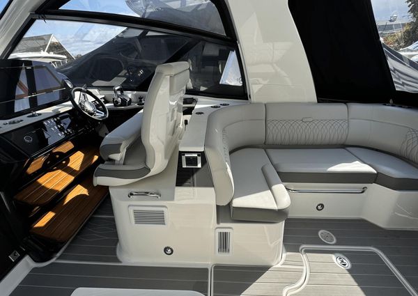 Sea Ray 370 Sundancer Outboard image