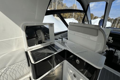 Sea Ray 370 Sundancer Outboard image