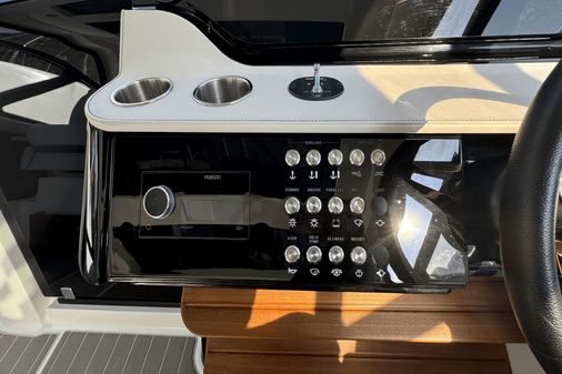 Sea Ray 370 Sundancer Outboard image