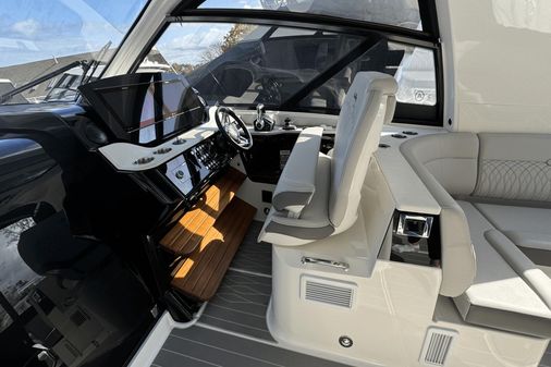 Sea Ray 370 Sundancer Outboard image