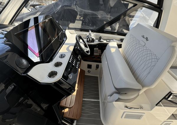 Sea Ray 370 Sundancer Outboard image